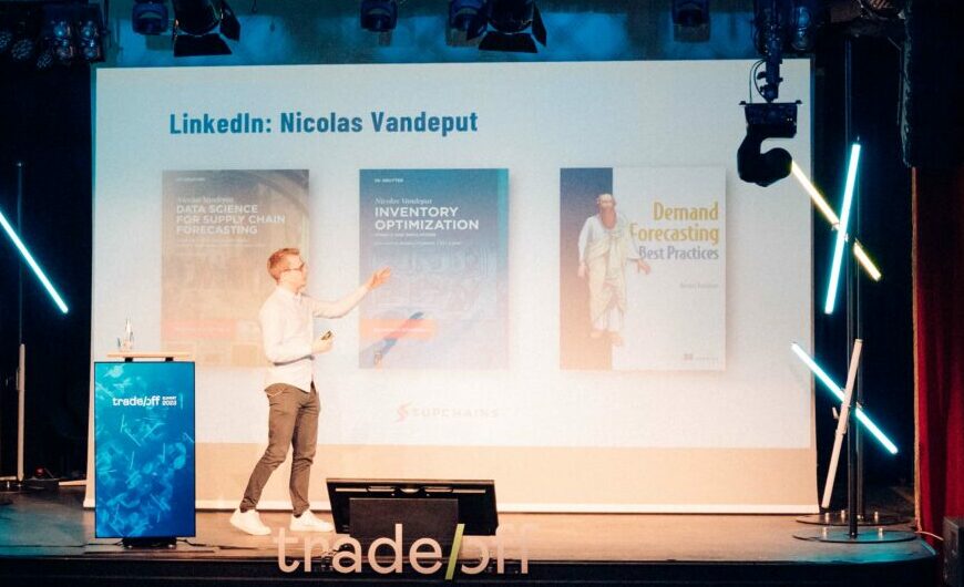 Nicolas Vandeput presenting his three books on stage